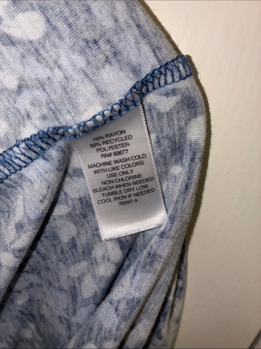 Liz Claiborne Navy and Light Blue Floral V-Neck Top - Picture 3 of 3